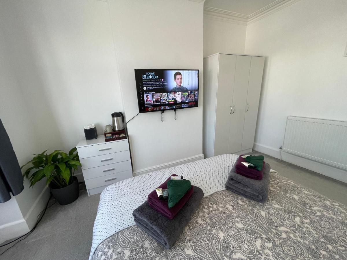 Double Bedroom With Tv In Sudbury Hill Wembley - 10 Mins From Wembley Stadium Harrow on the Hill Dış mekan fotoğraf