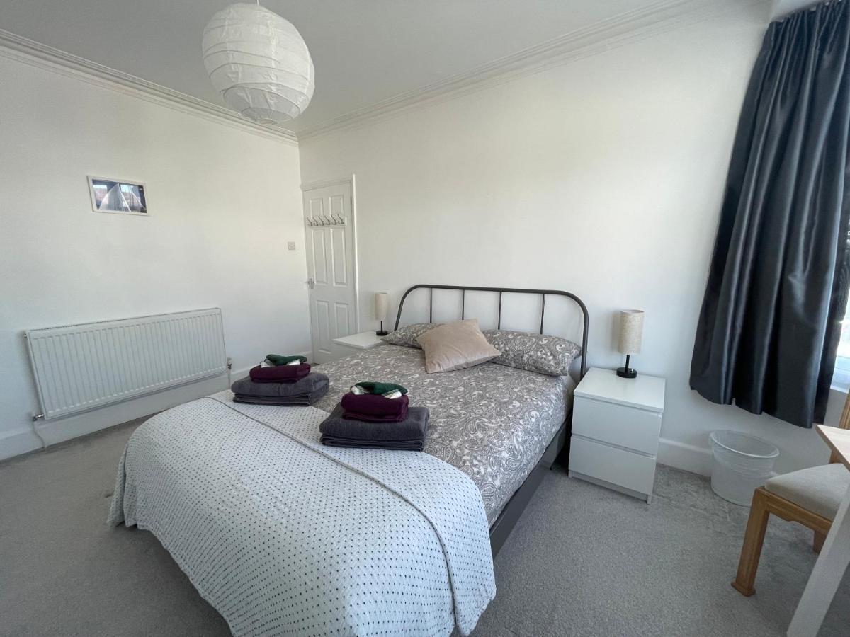 Double Bedroom With Tv In Sudbury Hill Wembley - 10 Mins From Wembley Stadium Harrow on the Hill Dış mekan fotoğraf